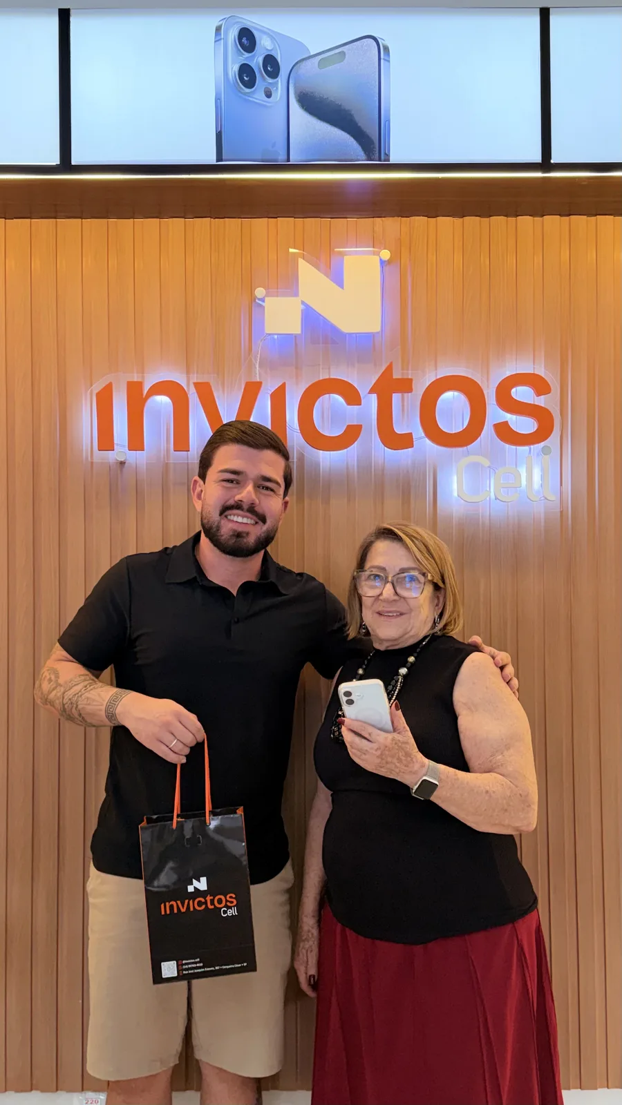 Cliente da Invictos Cell com o aparelho novo (1)