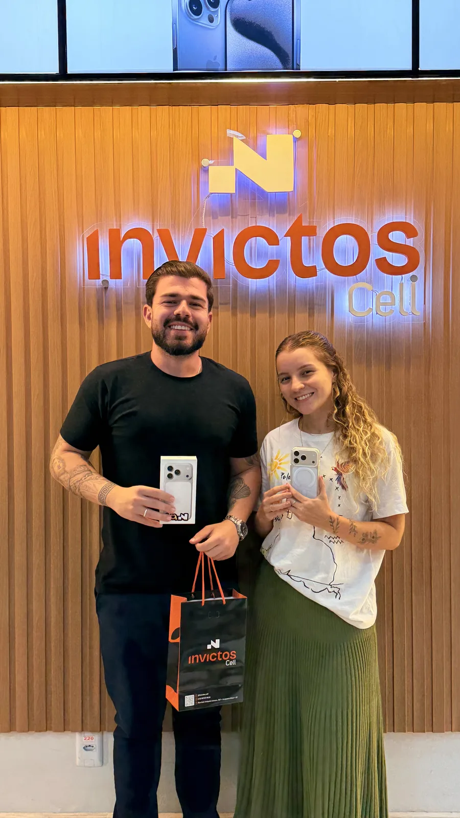 Cliente da Invictos Cell com o aparelho novo (2)